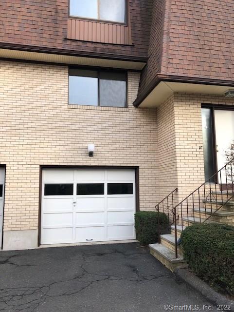 Stamford, Connecticut 06907, United States, 2 Bedrooms Bedrooms, ,2 BathroomsBathrooms,Residential,Pending,122439