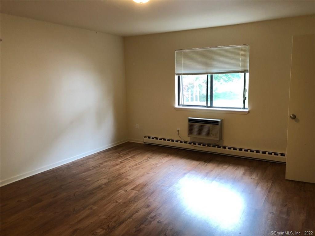 Stamford, Connecticut 06907, United States, 2 Bedrooms Bedrooms, ,2 BathroomsBathrooms,Residential,Pending,122439