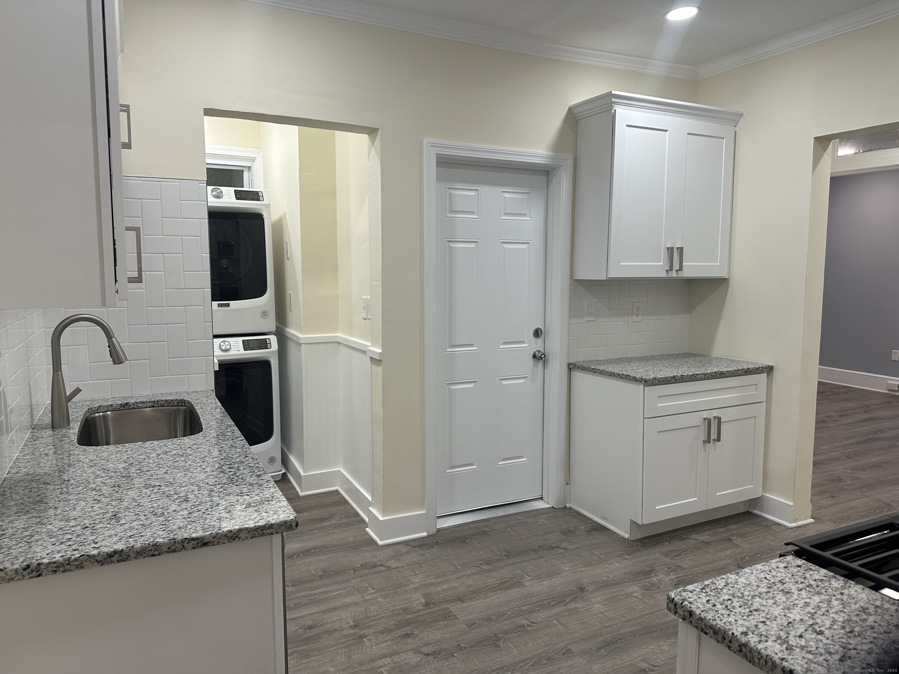 Rental Property at 69 Fountain Street, New Haven, Connecticut - Bedrooms: 3 
Bathrooms: 1 
Rooms: 6  - $2,500 MO.