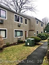 Leslie Road B, Bridgeport, Connecticut - 2 Bedrooms  
1 Bathrooms  
5 Rooms - 
