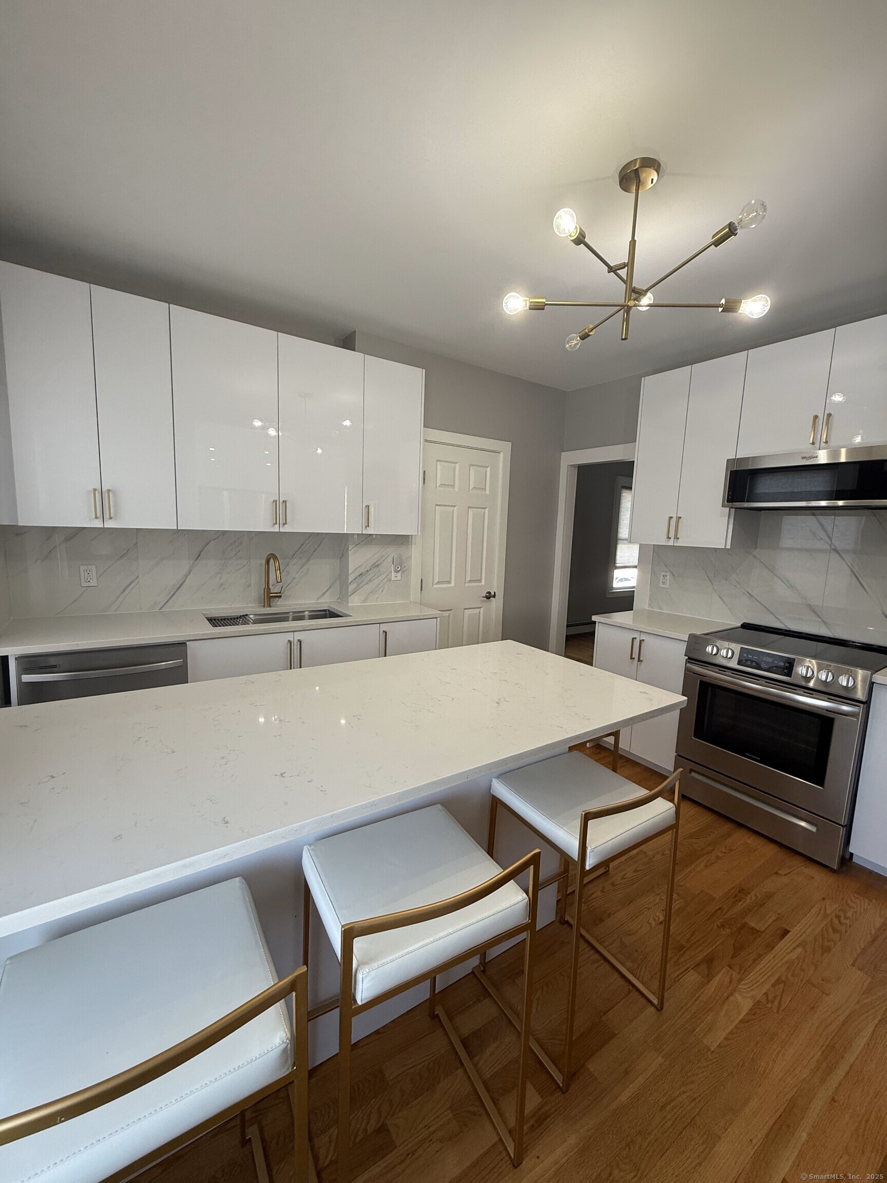 High Street, Wallingford, Connecticut - 2 Bedrooms  
1 Bathrooms  
5 Rooms - 