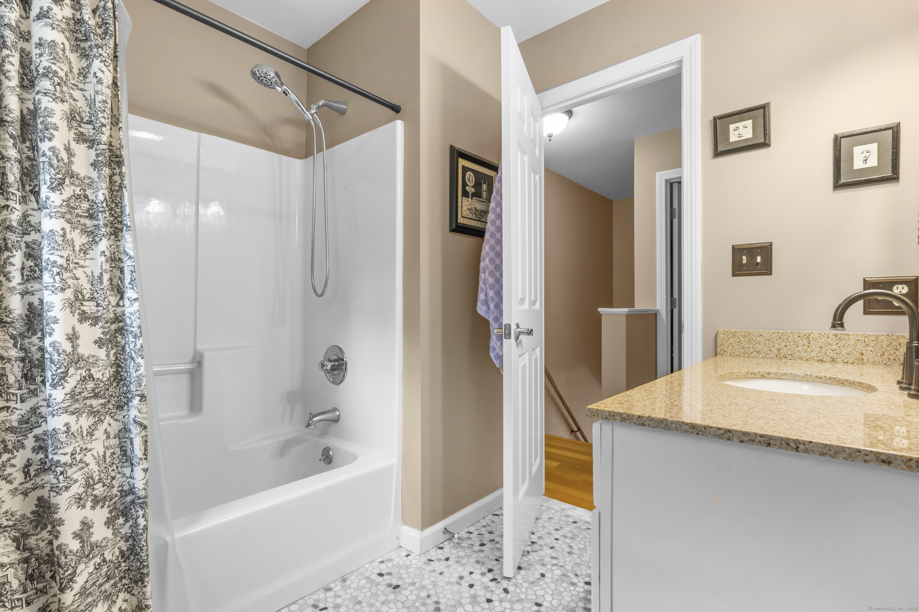 12 Colonial Heights Road, East Haven, Connecticut image 16