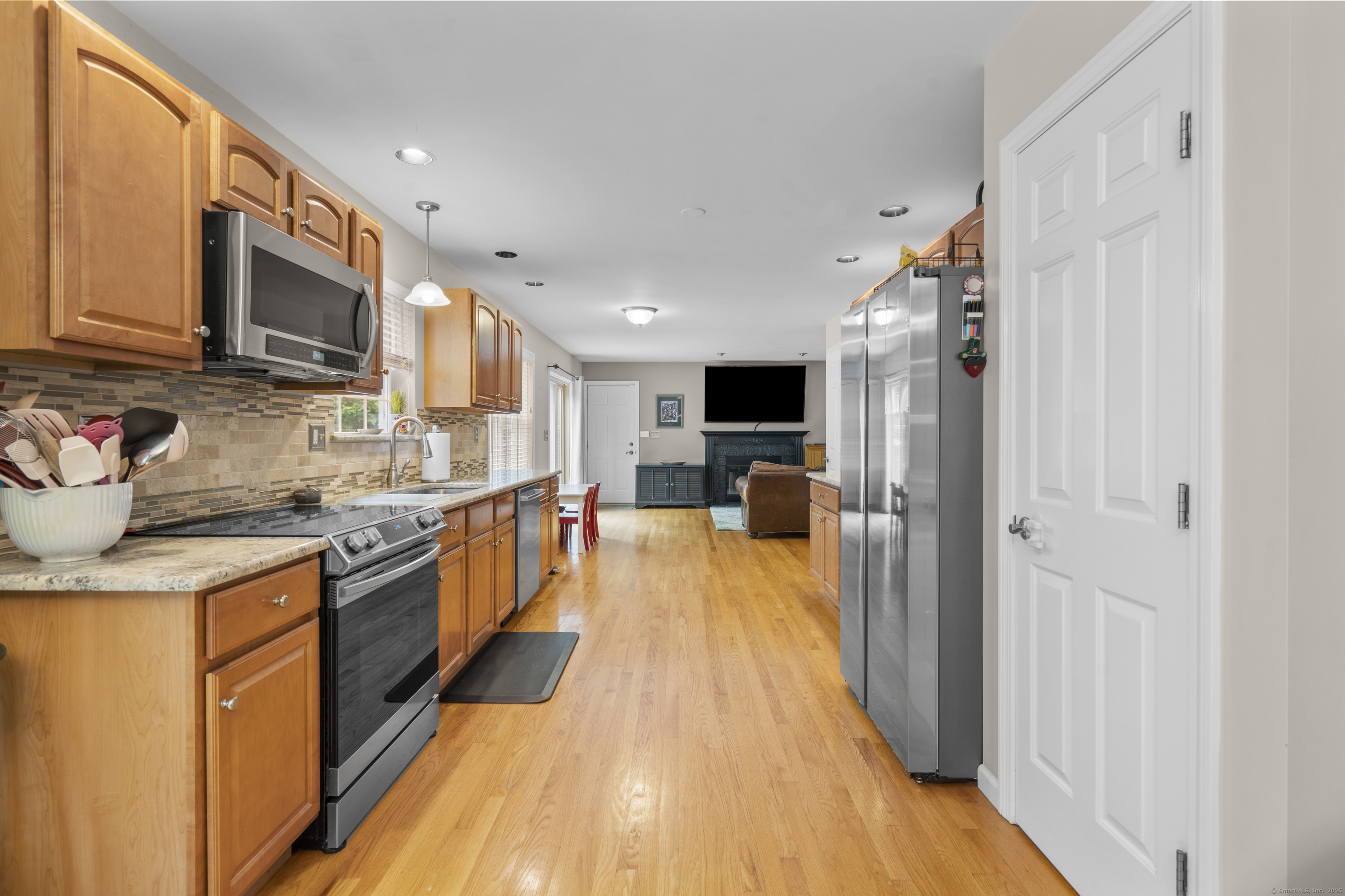 12 Colonial Heights Road, East Haven, Connecticut image 8