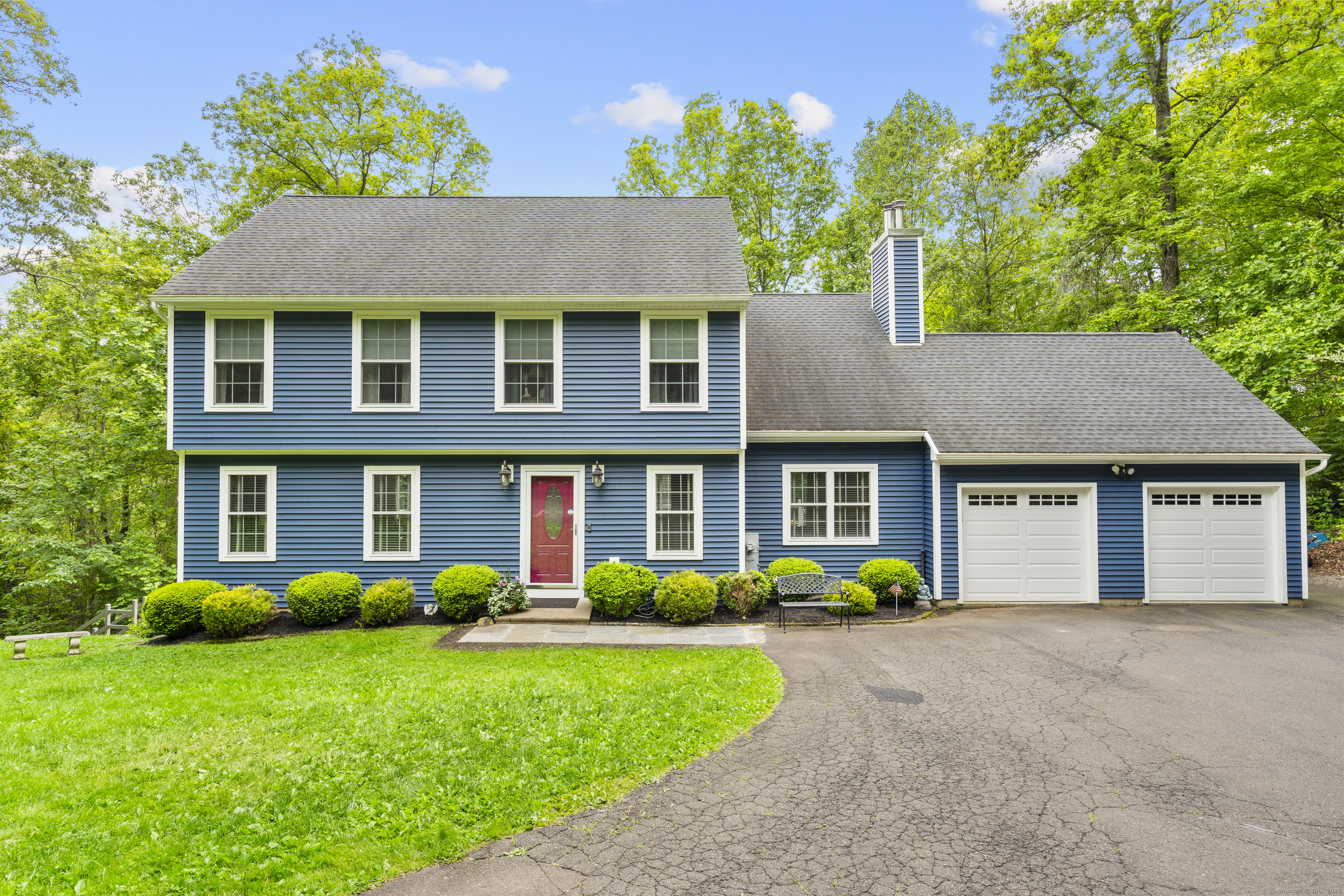 Colonial Heights Road, East Haven, Connecticut - 4 Bedrooms  
3 Bathrooms  
8 Rooms - 