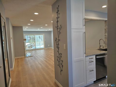 Tiny photo for 9 Putnam Lane #9, Avon, CT 06001 (MLS # 24157084)