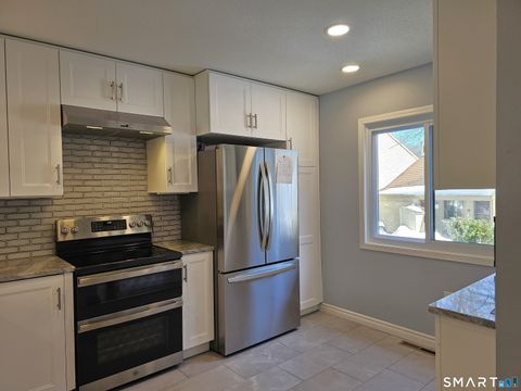 Tiny photo for 9 Putnam Lane #9, Avon, CT 06001 (MLS # 24157084)