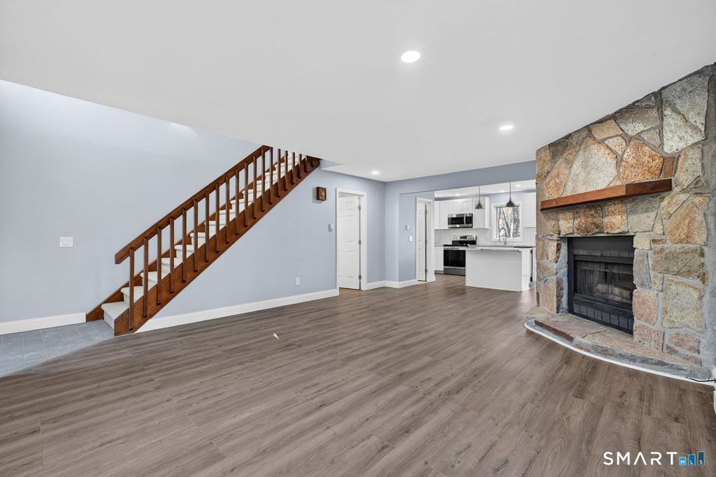 Photo of 223 Flanders Road #APT 5, East Lyme, CT 06357 (MLS # 24142710)