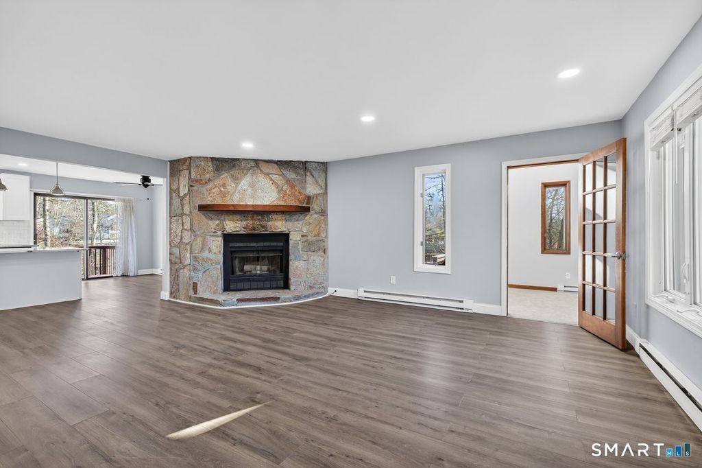 Photo of 223 Flanders Road #APT 5, East Lyme, CT 06357 (MLS # 24142710)