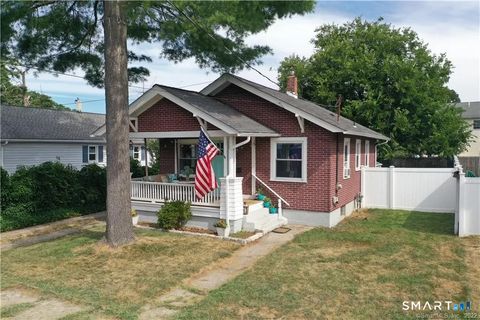 Photo of 17 Lincoln Avenue, Milford, CT 06460 (MLS # 24151867)