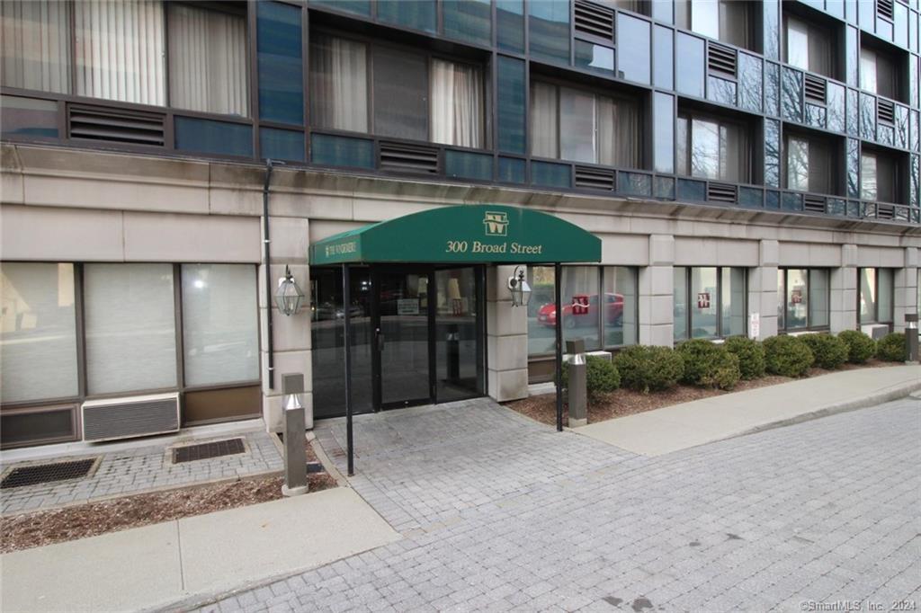 Rental Property at Broad Street 504, Stamford, Connecticut - Bedrooms: 1 
Bathrooms: 1 
Rooms: 3  - $2,250 MO.