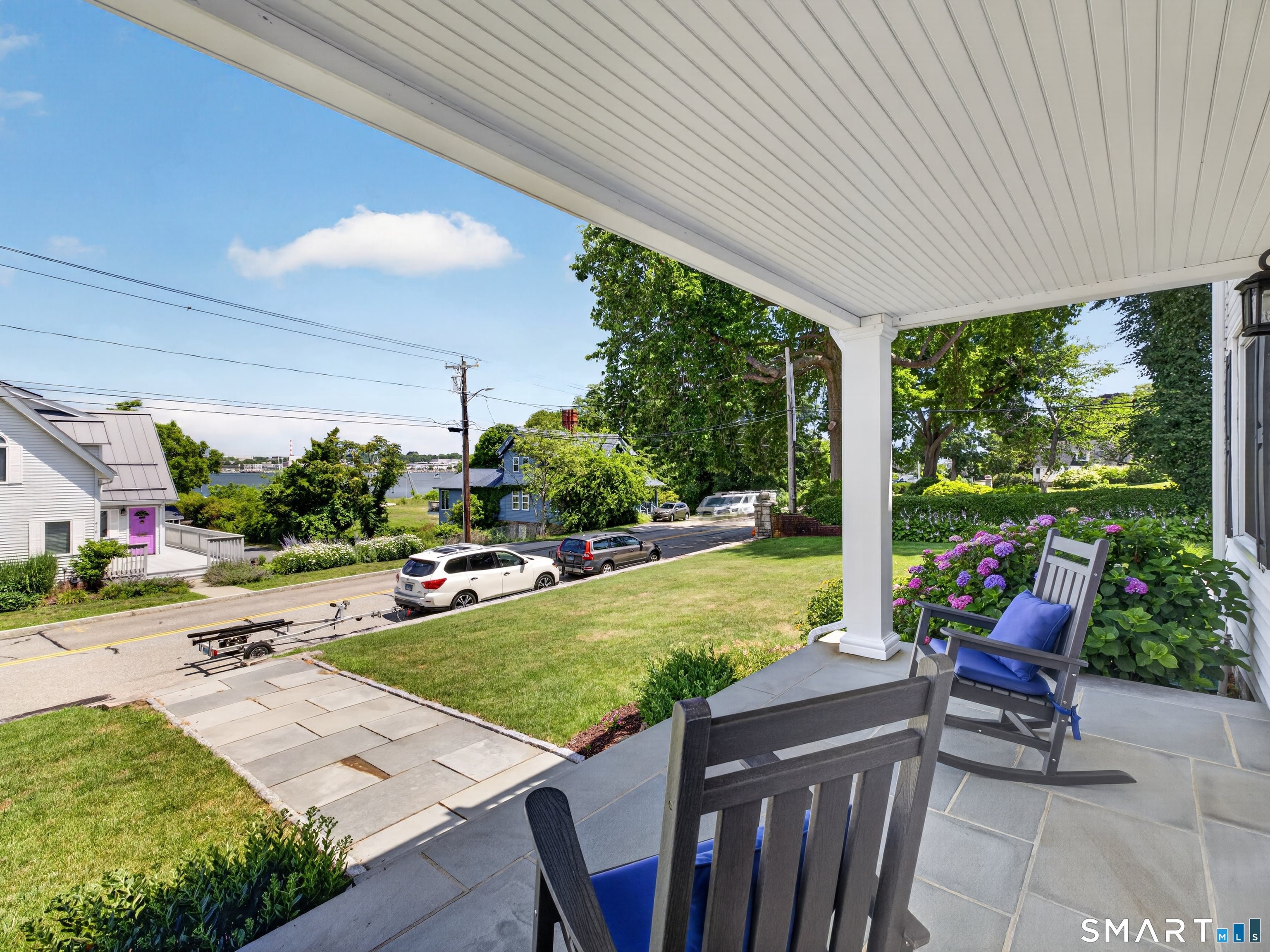 415 Pequot Avenue