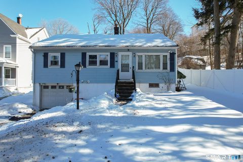 Photo of 590 Columbia Blvd Extension, Waterbury, CT 06704 (MLS # 24147246)