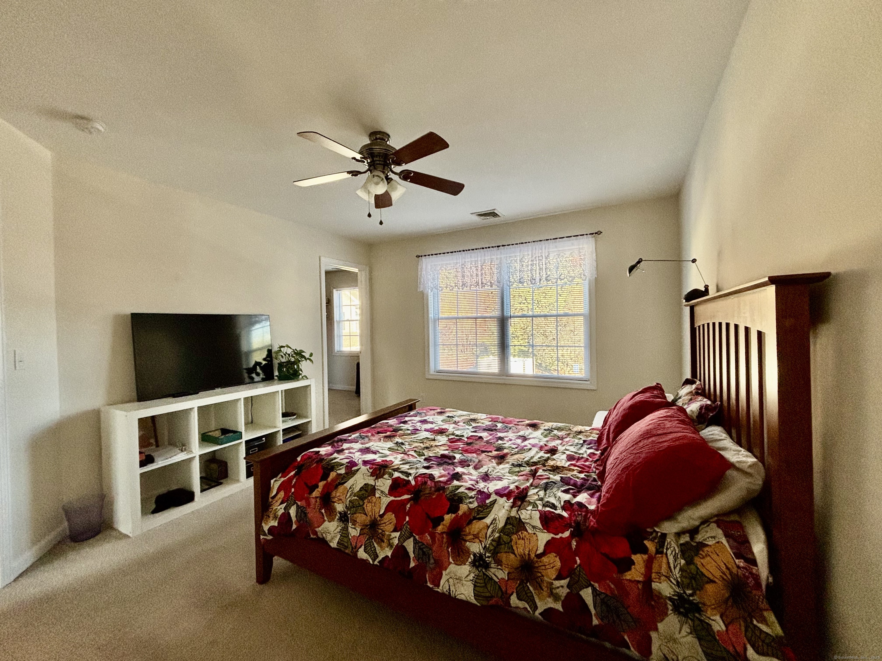 Bristol, Connecticut 06010, United States, 3 Bedrooms Bedrooms, ,2 BathroomsBathrooms,Residential,Active,233874