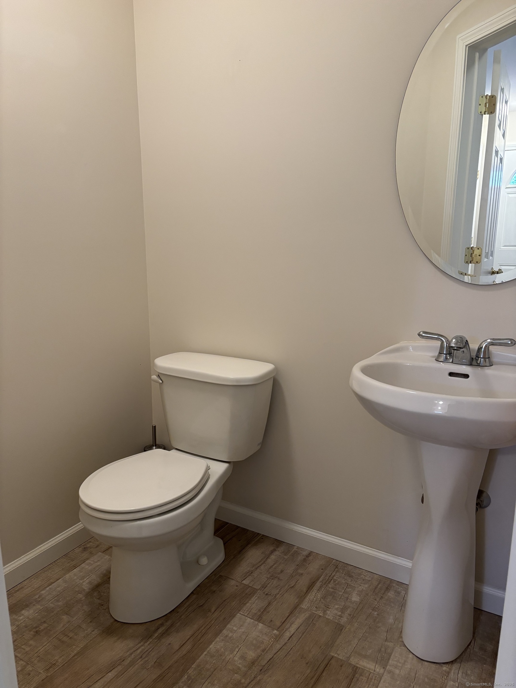 Bristol, Connecticut 06010, United States, 3 Bedrooms Bedrooms, ,2 BathroomsBathrooms,Residential,Active,233874