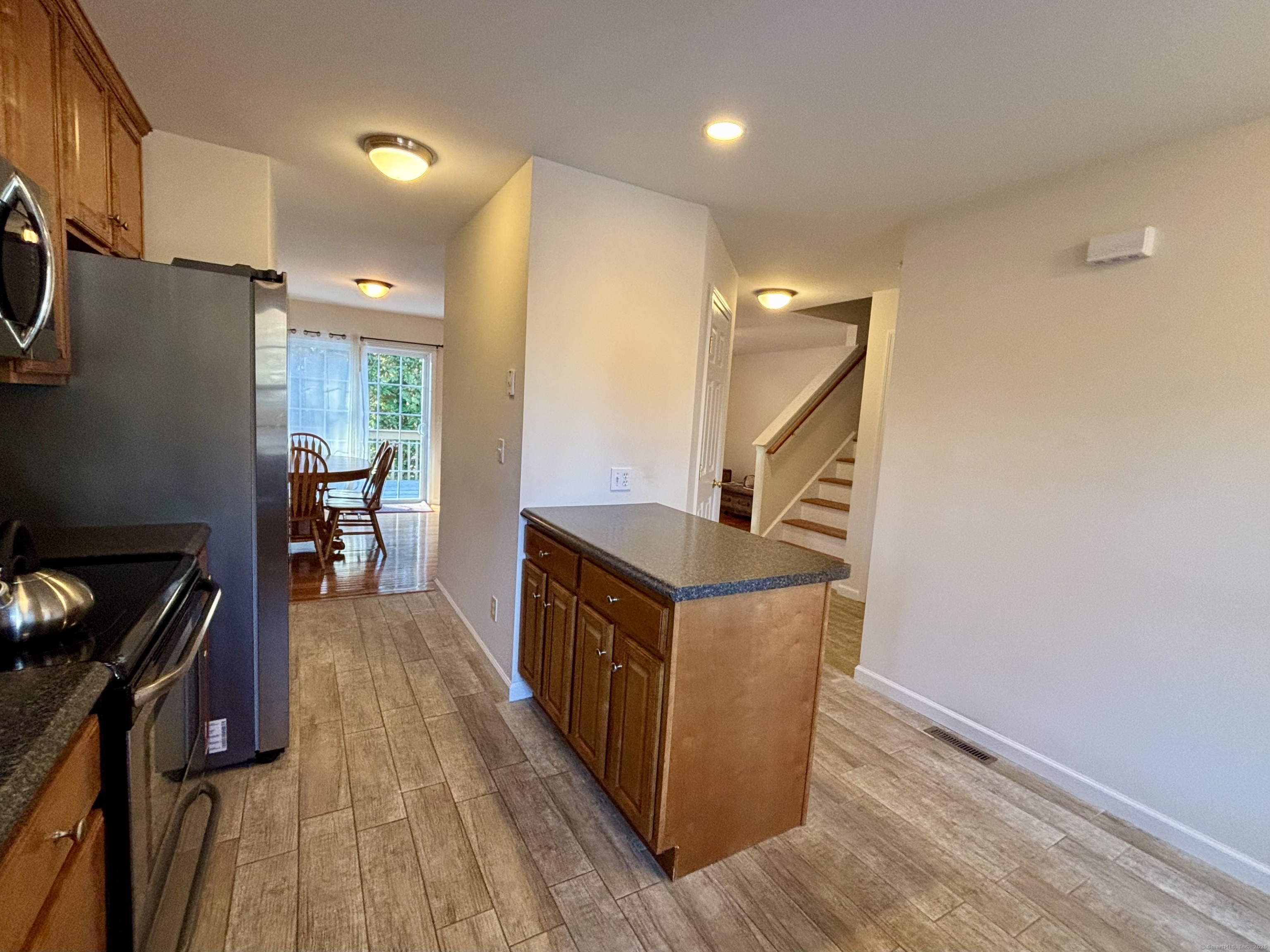 Bristol, Connecticut 06010, United States, 3 Bedrooms Bedrooms, ,2 BathroomsBathrooms,Residential,Active,233874