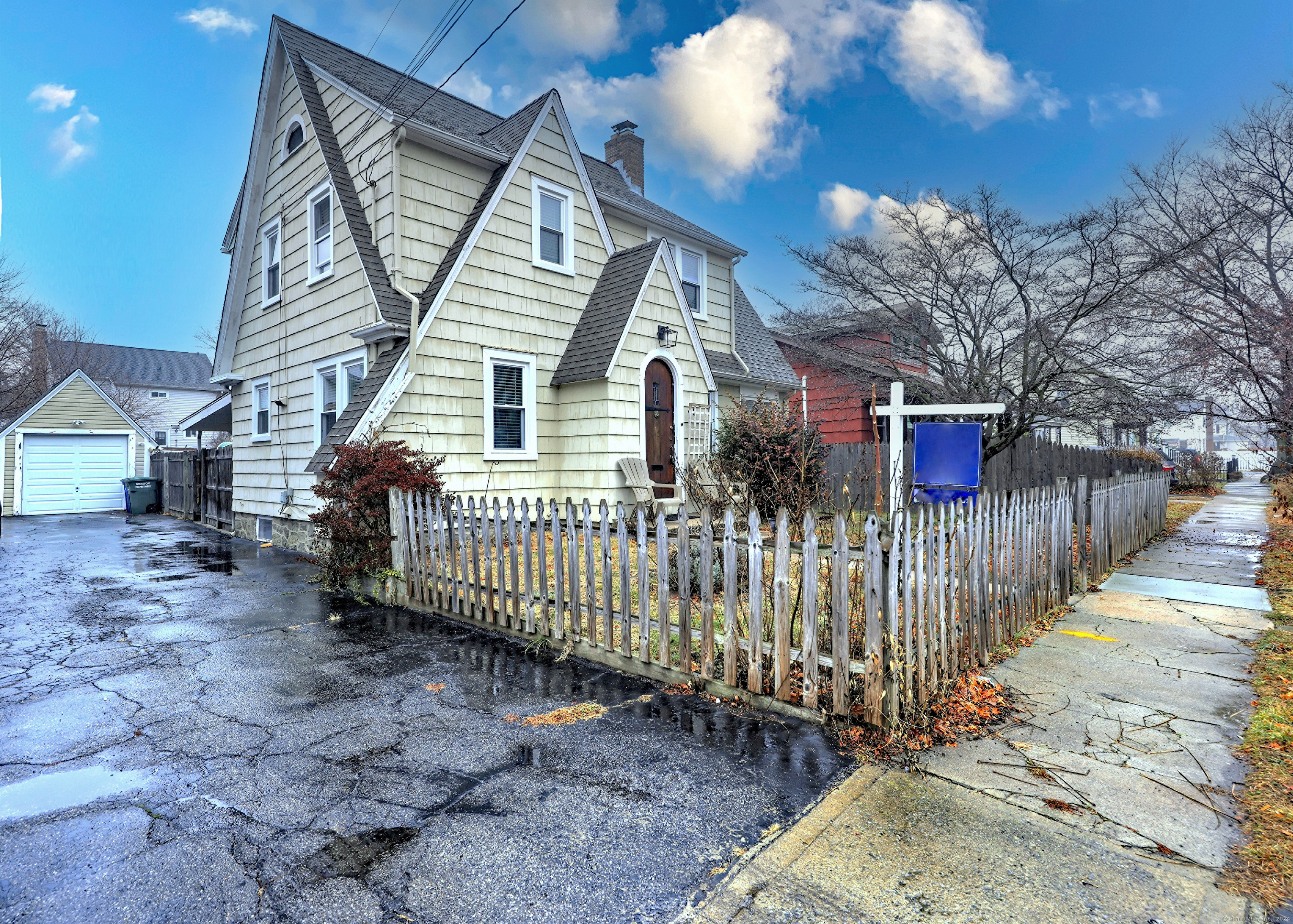 Aldine Avenue, Bridgeport, Connecticut - 3 Bedrooms  
1 Bathrooms  
7 Rooms - 