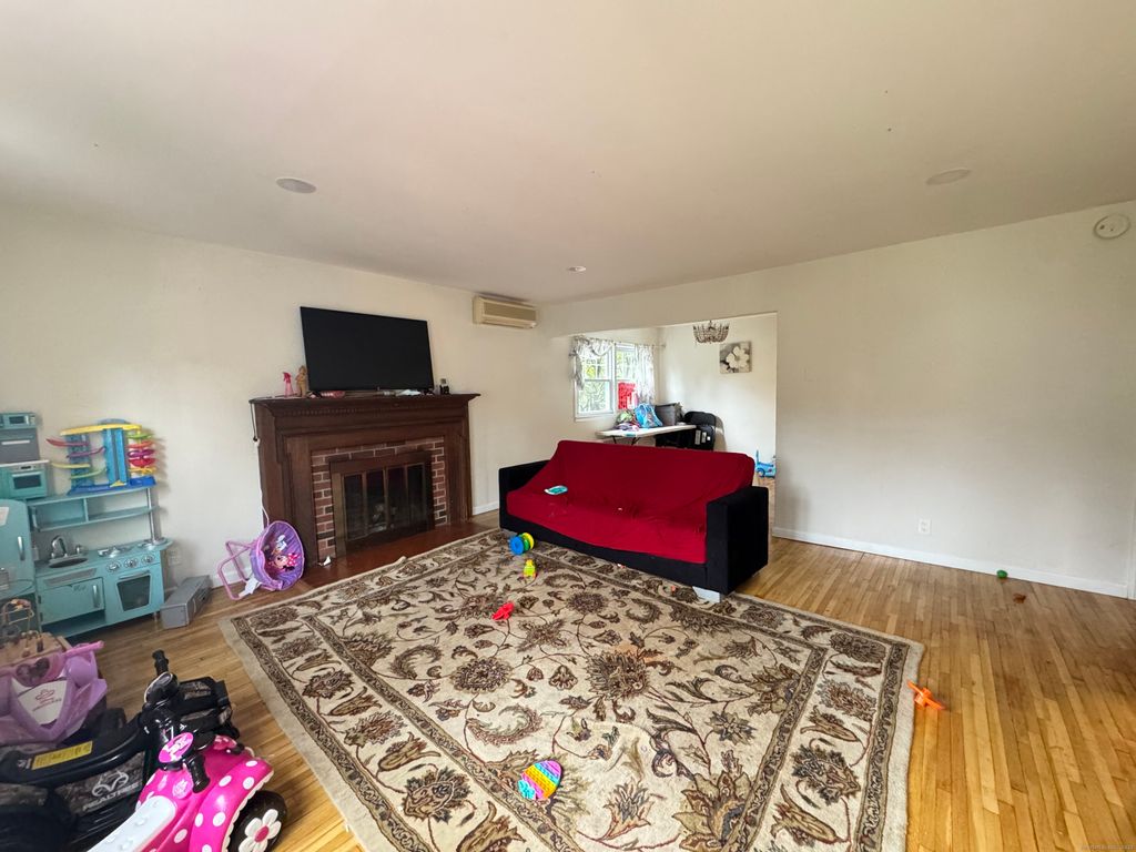 Photo of 20 Oak Ridge Gate, Danbury, CT 06810 (MLS # 24142197)