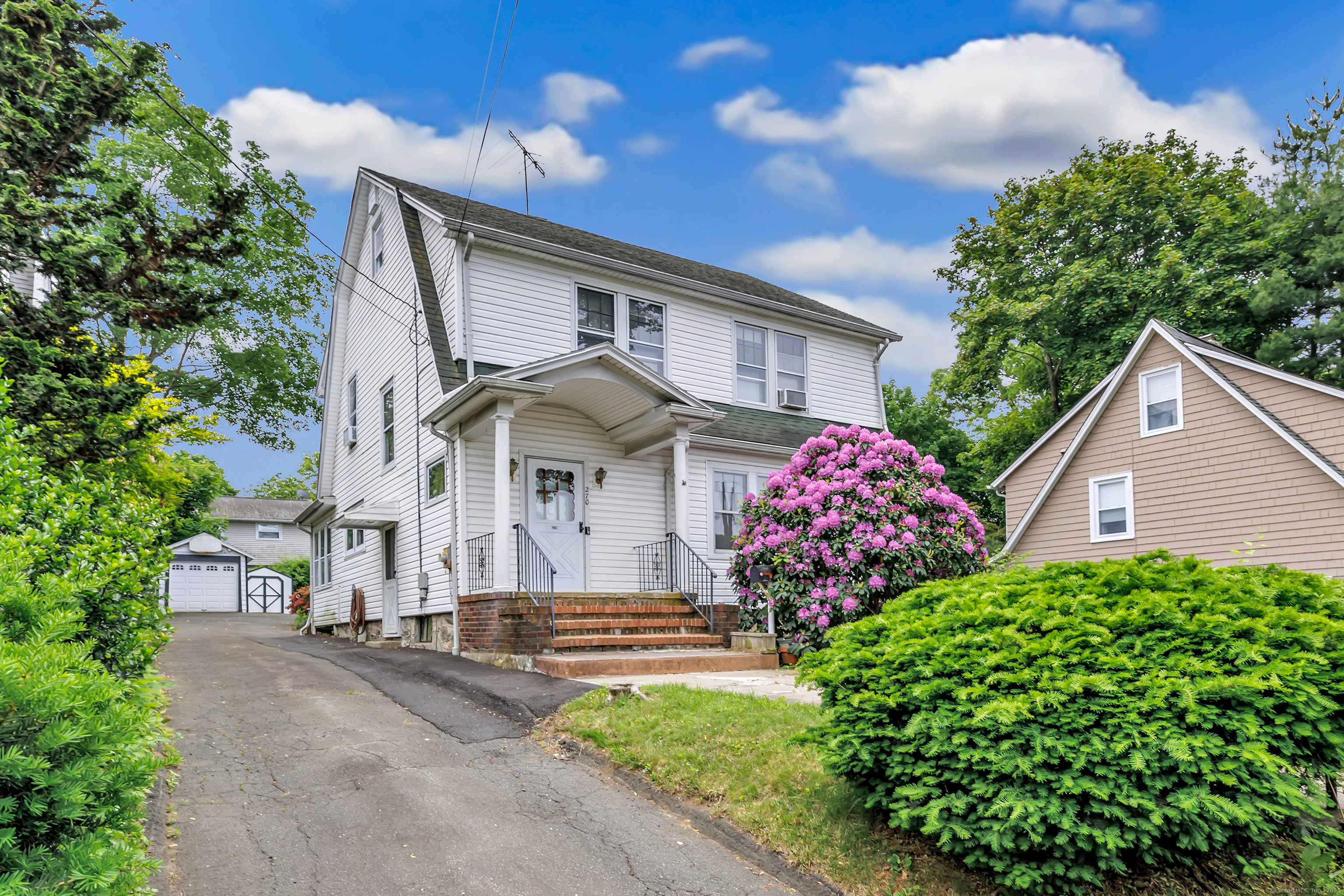 Flax Hill Road, Norwalk, Connecticut - 4 Bedrooms  
2 Bathrooms  
10 Rooms - 