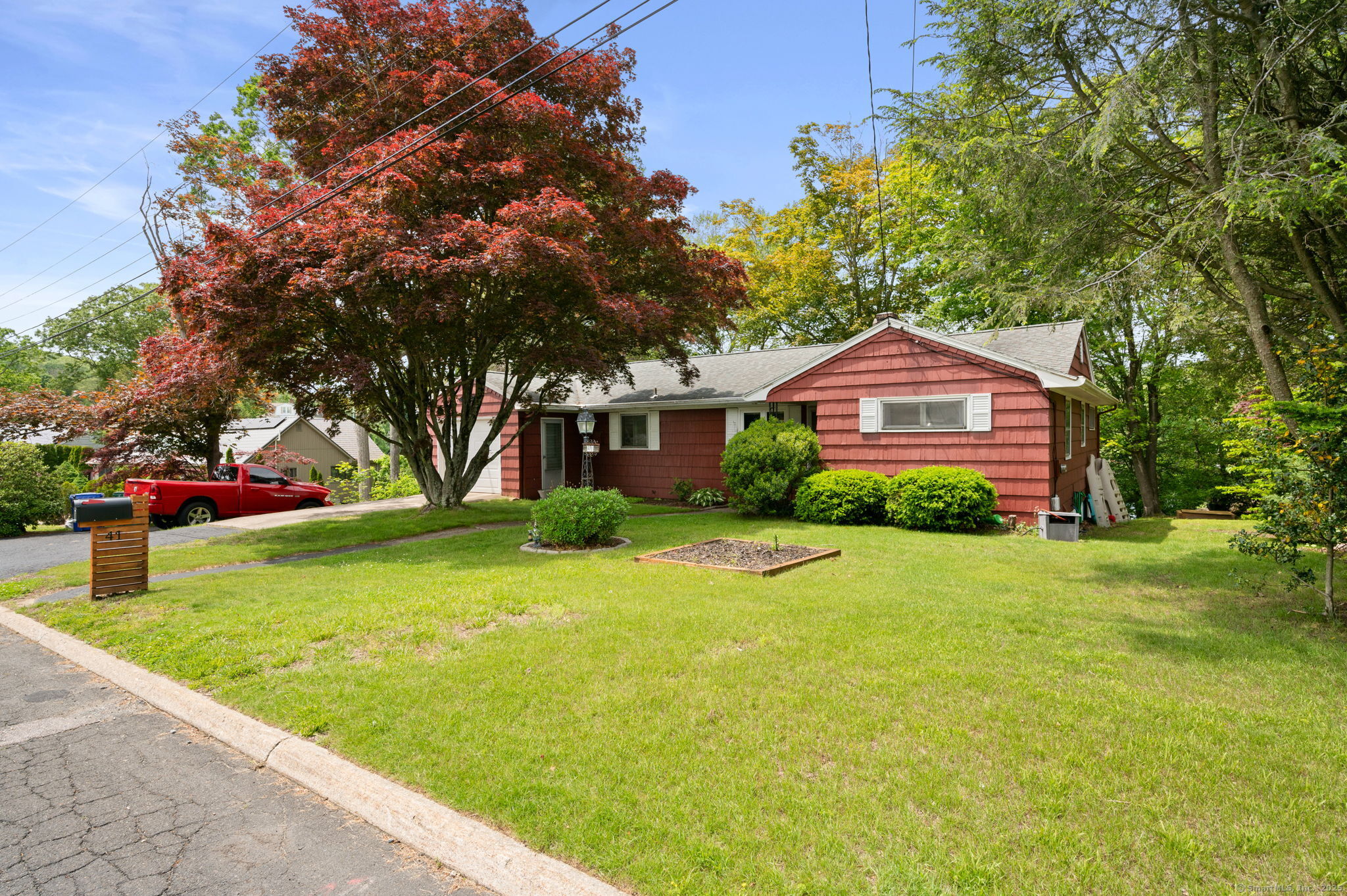 Wintergreen Drive, Waterford, Connecticut - 3 Bedrooms  
2 Bathrooms  
7 Rooms - 