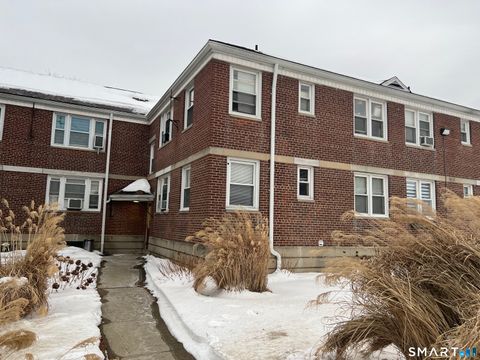 Photo of 128 Canaan Ct Bld 82 Court #18, Stratford, CT 06614 (MLS # 24153744)