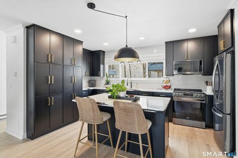 4 Pebblestone Circle 4 Suffield CT 06078