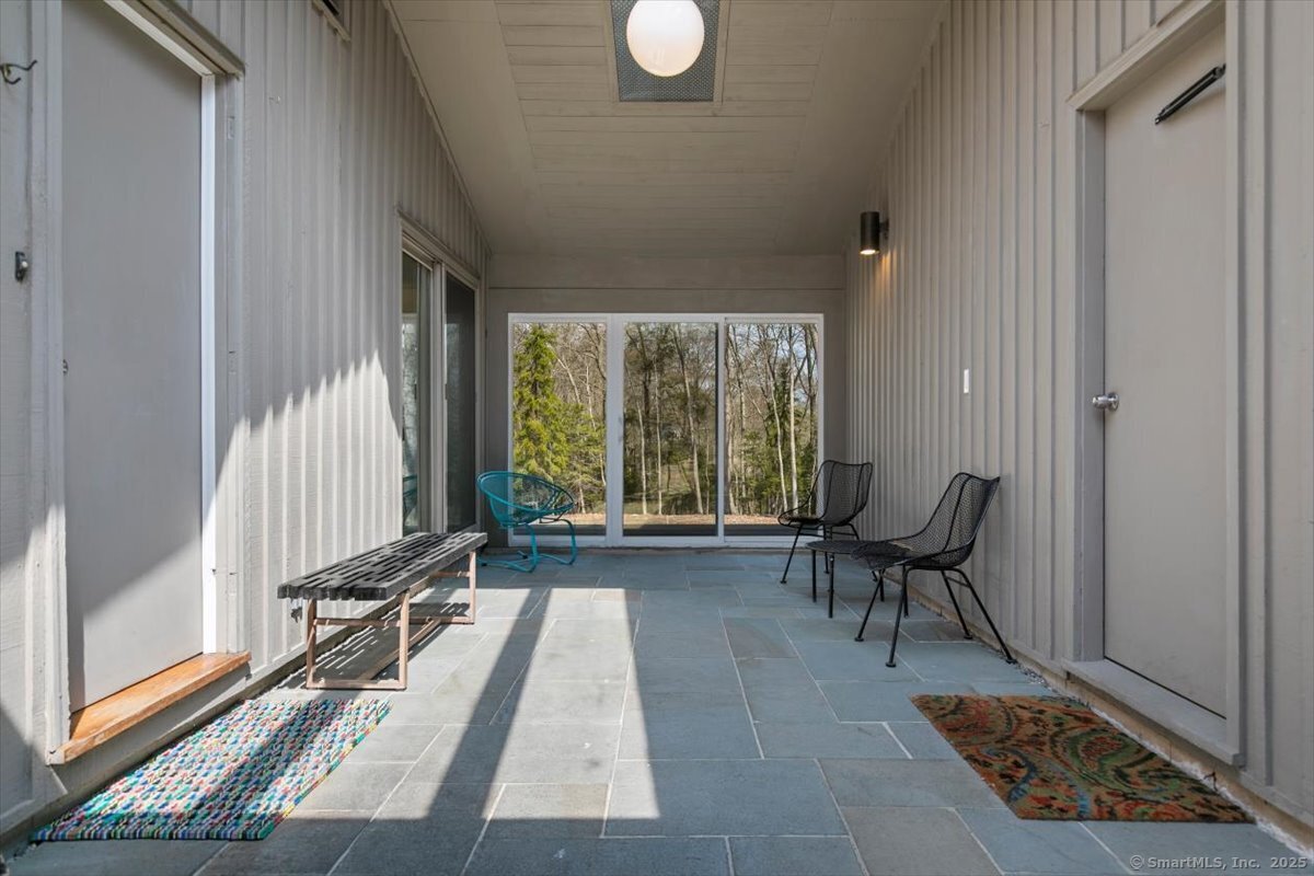 11 Crest Road
