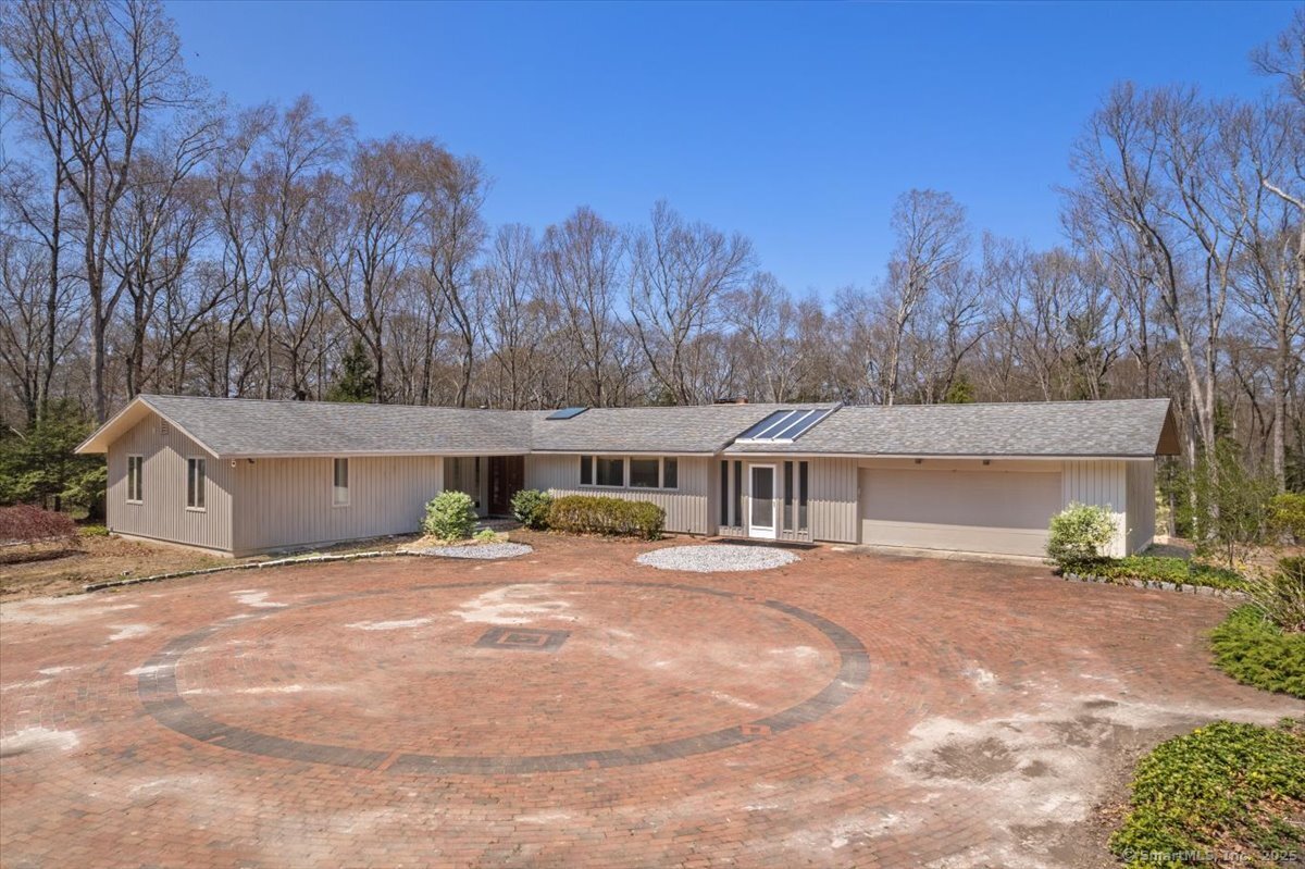 11 Crest Road