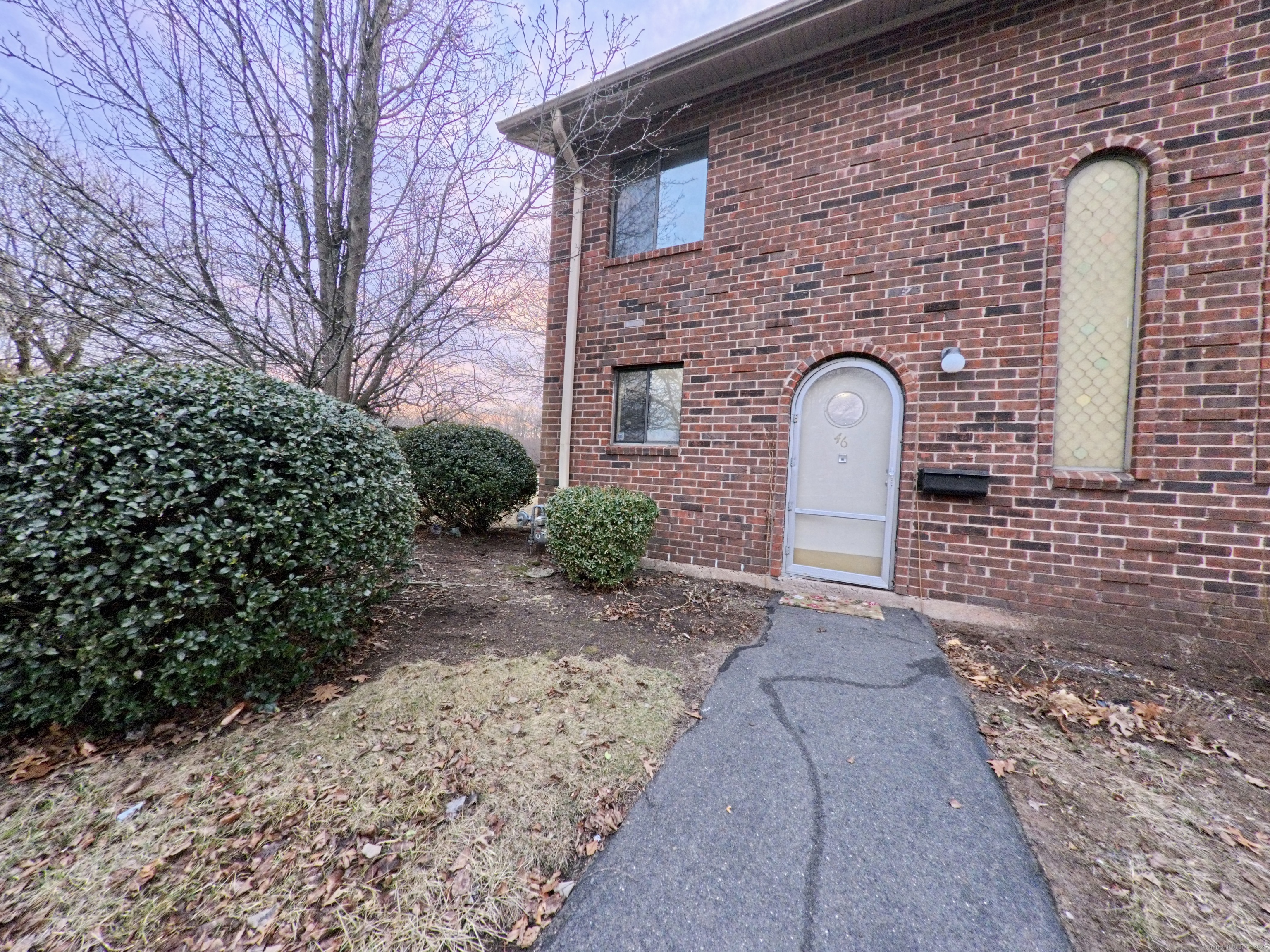 Property for Sale at Wakefield Circle 46, East Hartford, Connecticut - Bedrooms: 2 
Bathrooms: 2 
Rooms: 4  - $165,000