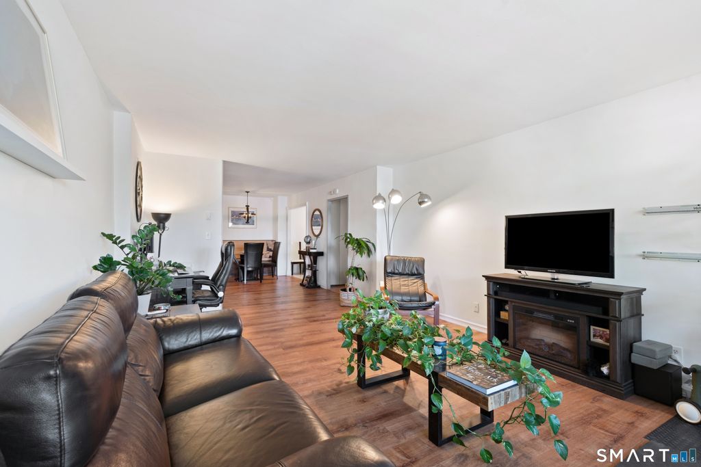 Photo of 30 Glenbrook Road #2E, Stamford, CT 06902 (MLS # 24174344)