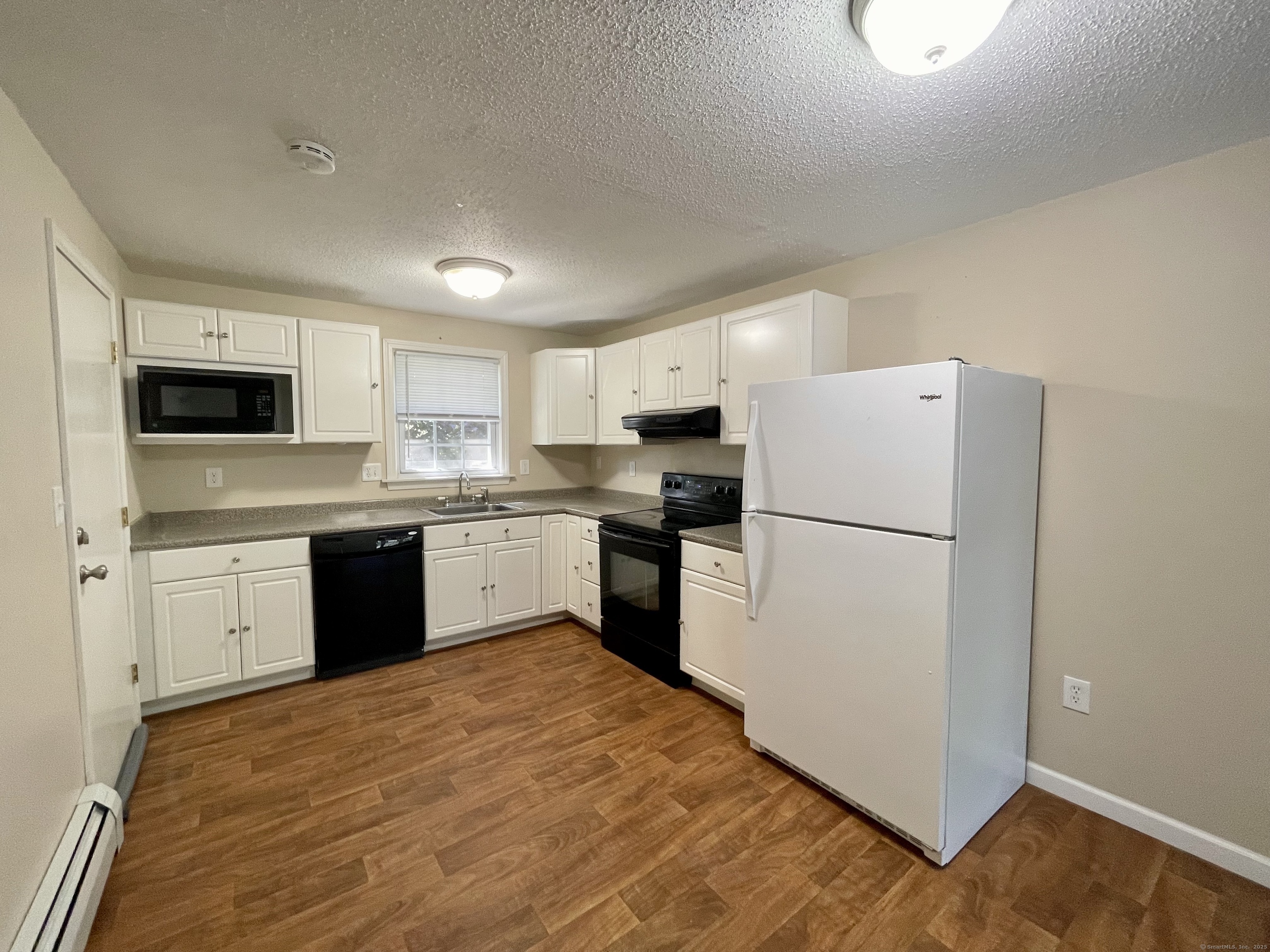 Farmington, Connecticut 06032, United States, 1 Bedroom Bedrooms, ,1 BathroomBathrooms,Residential,Active,162730