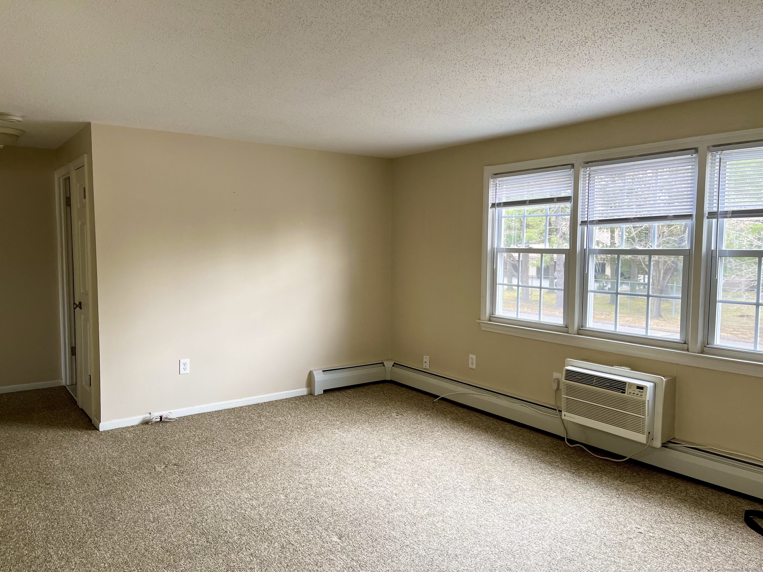 Farmington, Connecticut 06032, United States, 1 Bedroom Bedrooms, ,1 BathroomBathrooms,Residential,Active,162730