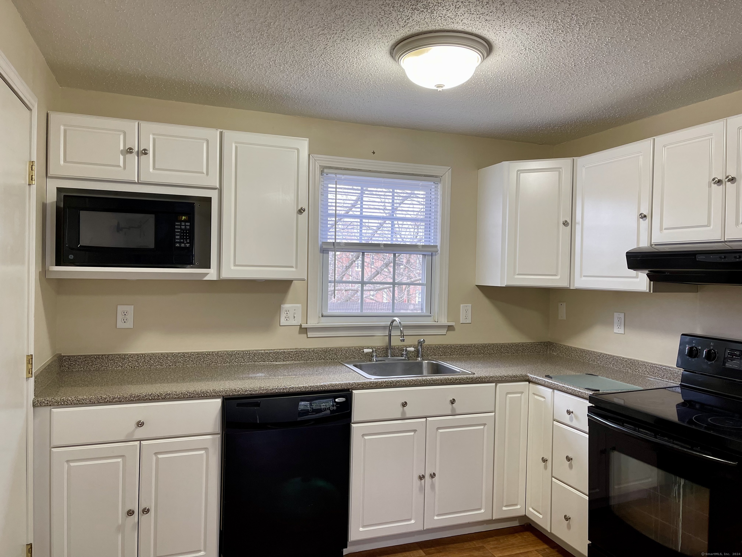 Farmington, Connecticut 06032, United States, 1 Bedroom Bedrooms, ,1 BathroomBathrooms,Residential,Active,162730