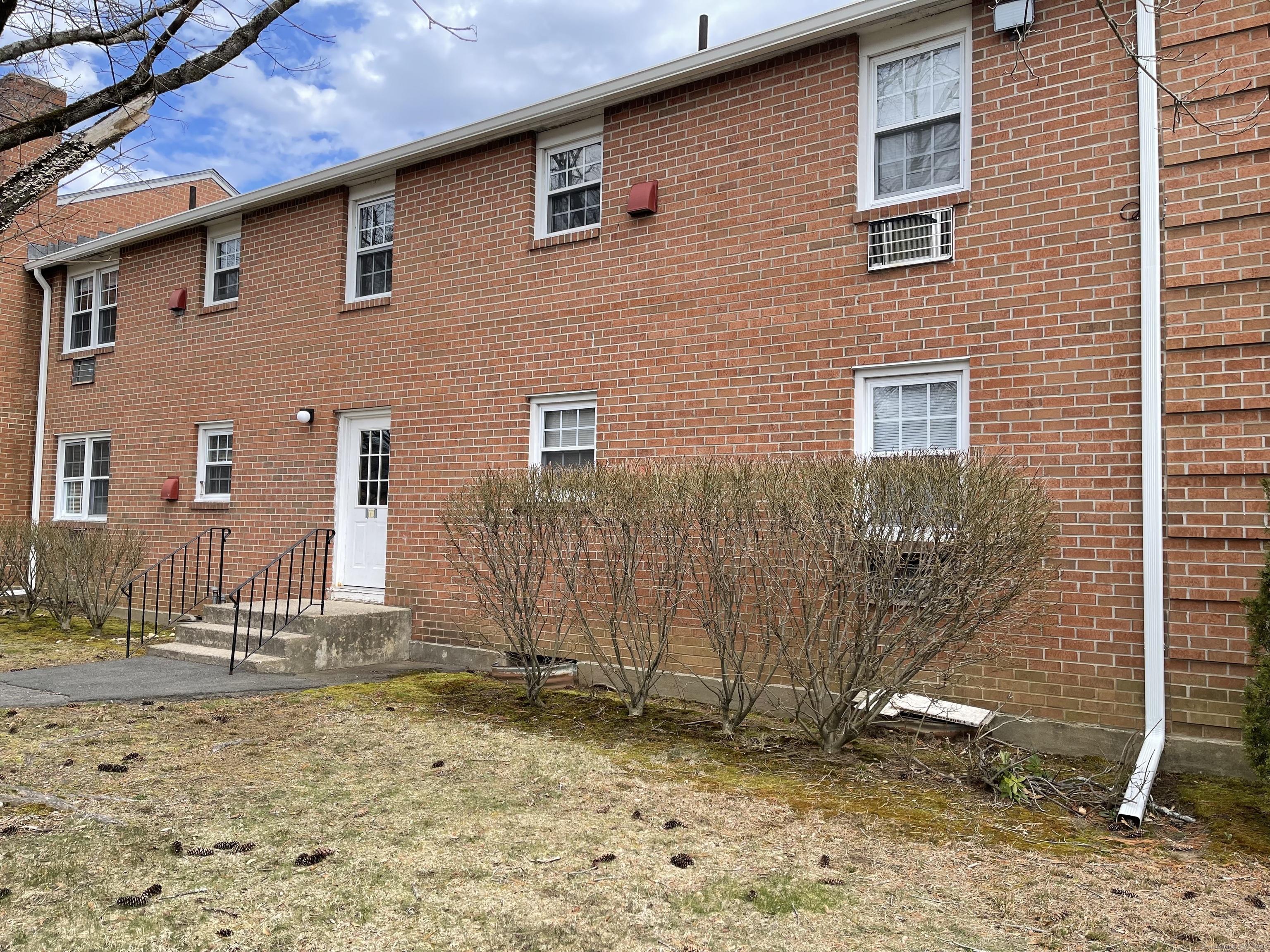 Farmington, Connecticut 06032, United States, 1 Bedroom Bedrooms, ,1 BathroomBathrooms,Residential,Active,162730