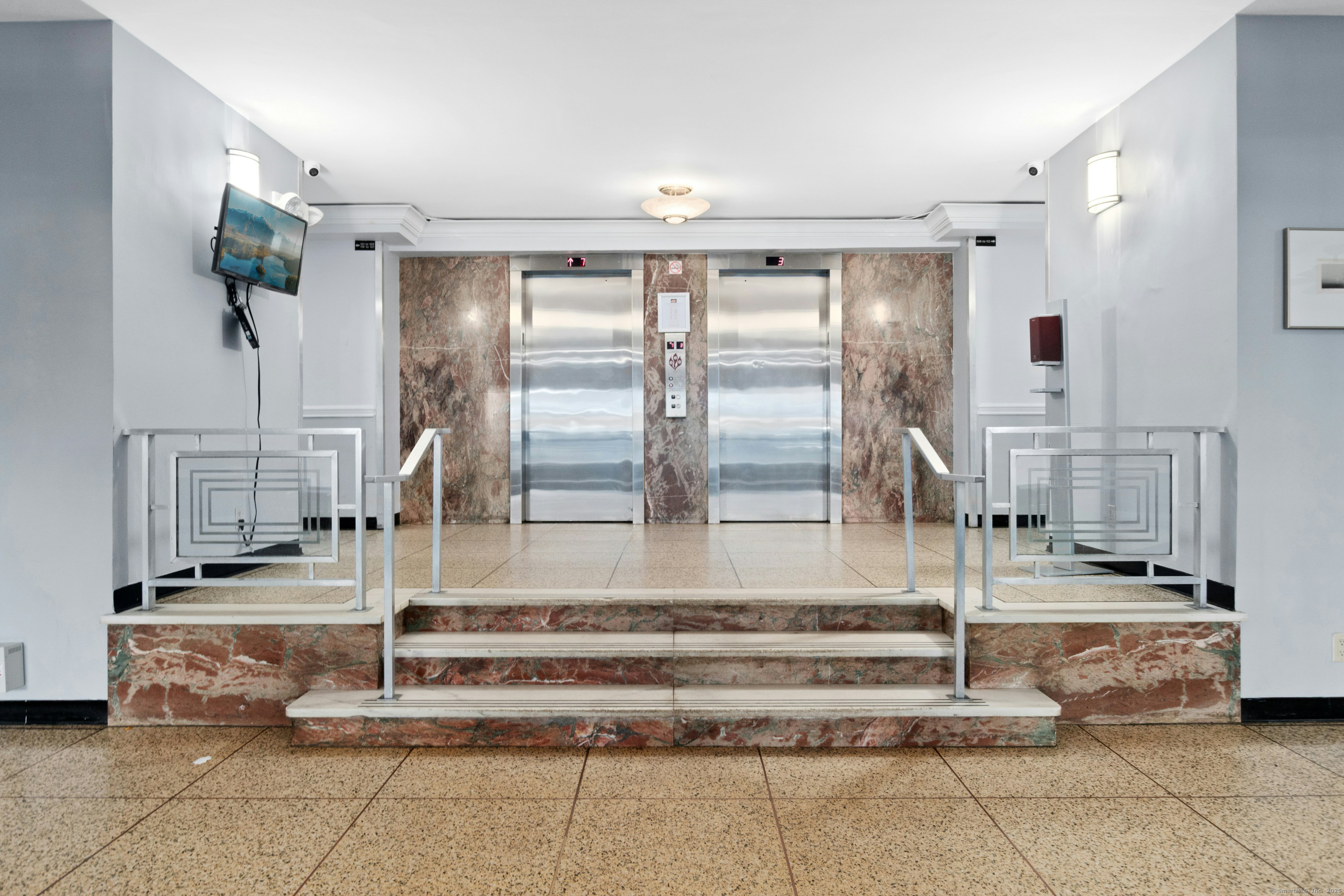 71 Strawberry Hill 305