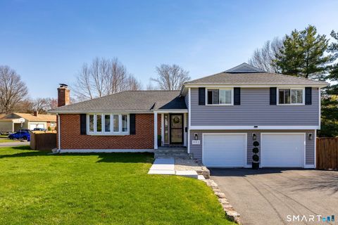 Photo of 993 Cloverdale Circle, Wethersfield, CT 06109 (MLS # 24166446)