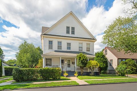 Photo of 318 Suburban Avenue, Fairfield, CT 06825 (MLS # 24156773)