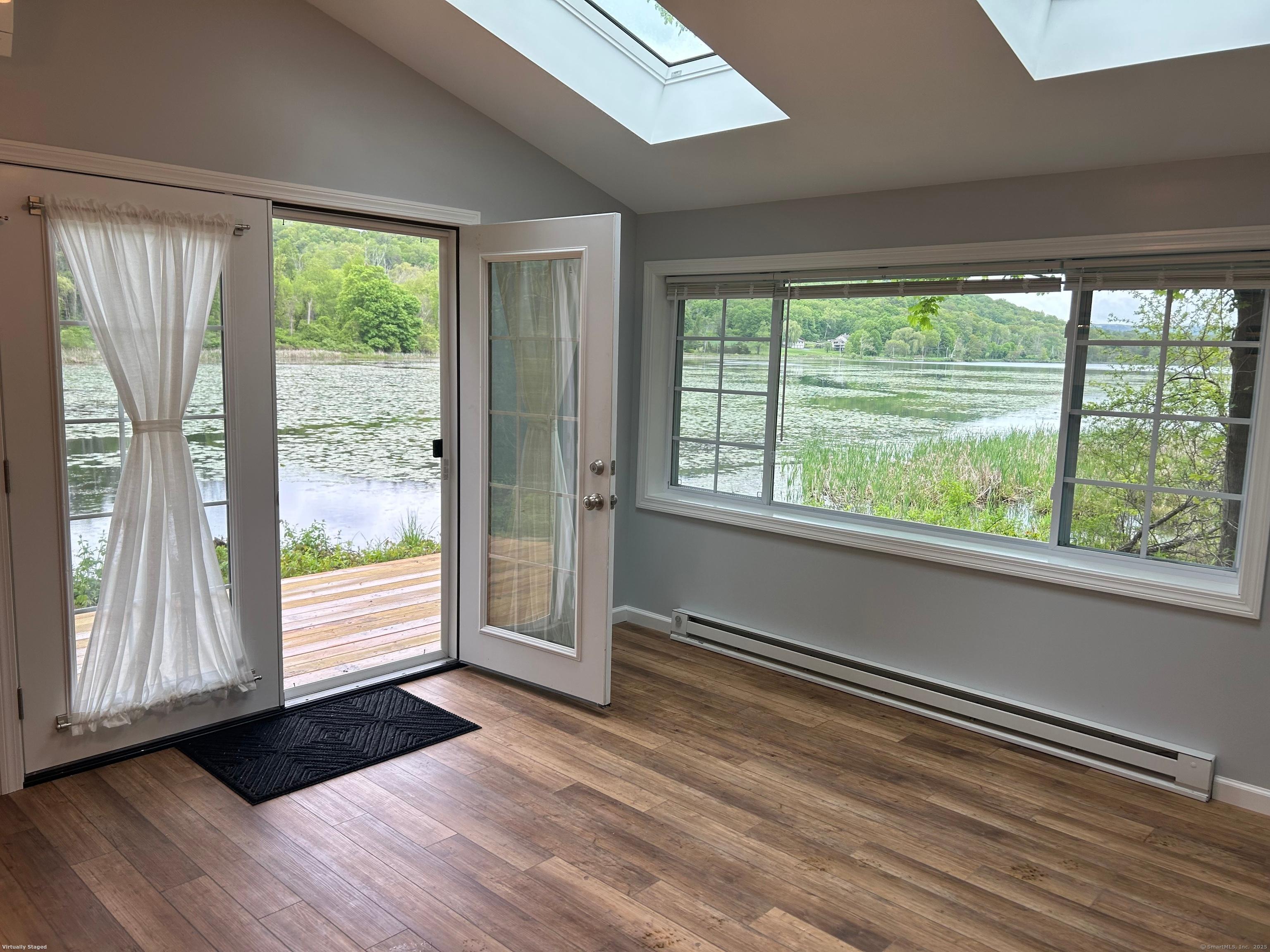 Silver Lake Shore Road, Sharon, Connecticut - 2 Bedrooms  
1 Bathrooms  
4 Rooms - 