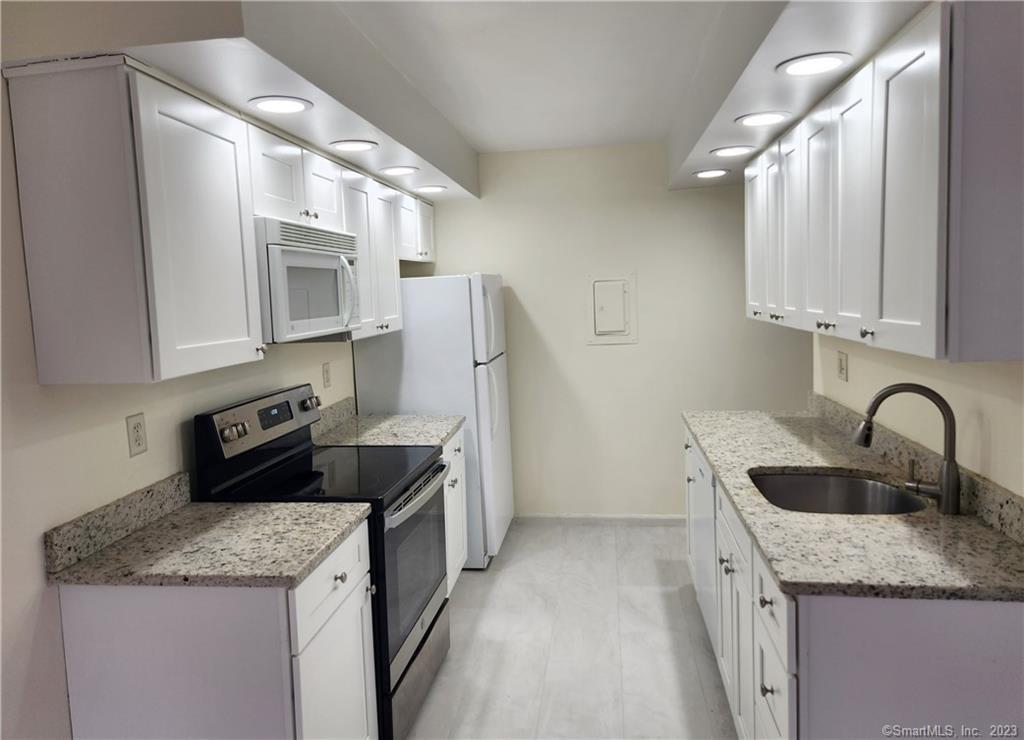 Rental Property at Aiken Street 123, Norwalk, Connecticut - Bedrooms: 1 
Bathrooms: 1 
Rooms: 4  - $2,195 MO.