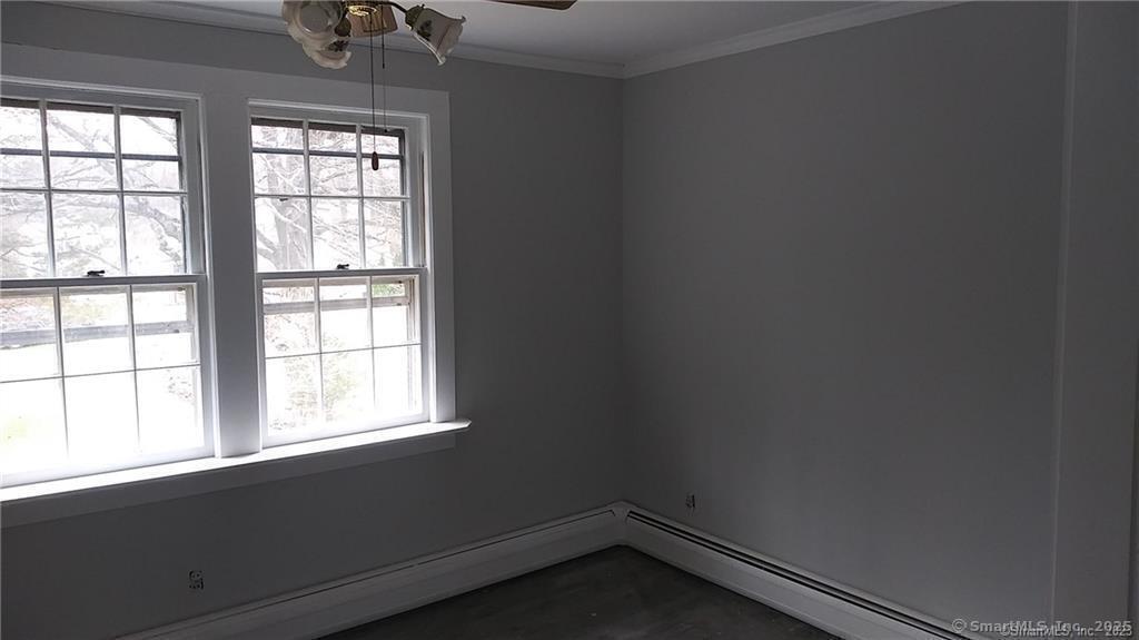 Huntington Street 2nd, Shelton, Connecticut - 2 Bedrooms  
1 Bathrooms  
5 Rooms - 