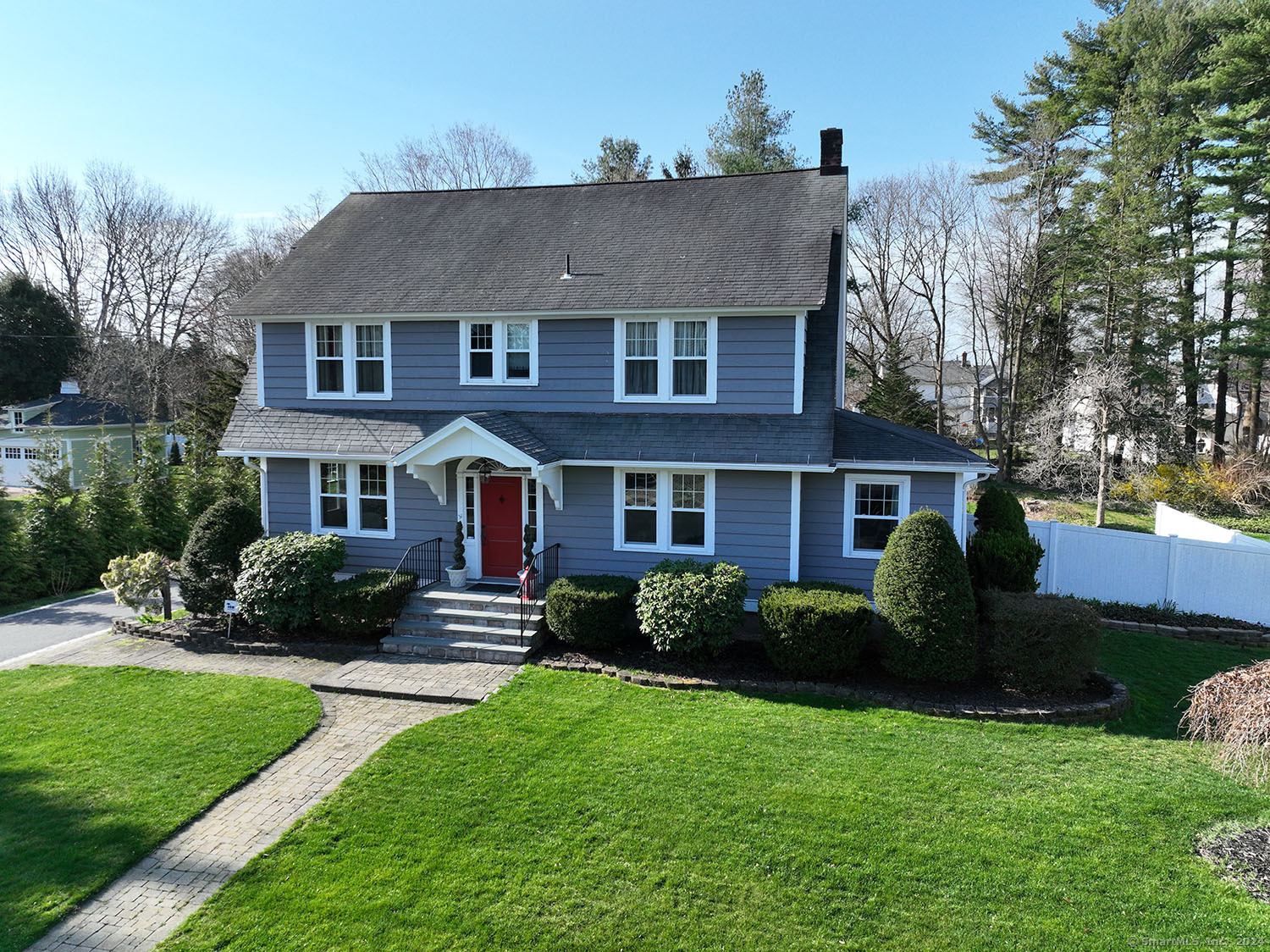 31 Governors Avenue, Milford, Connecticut - 4 Bedrooms  
3 Bathrooms  
9 Rooms - 