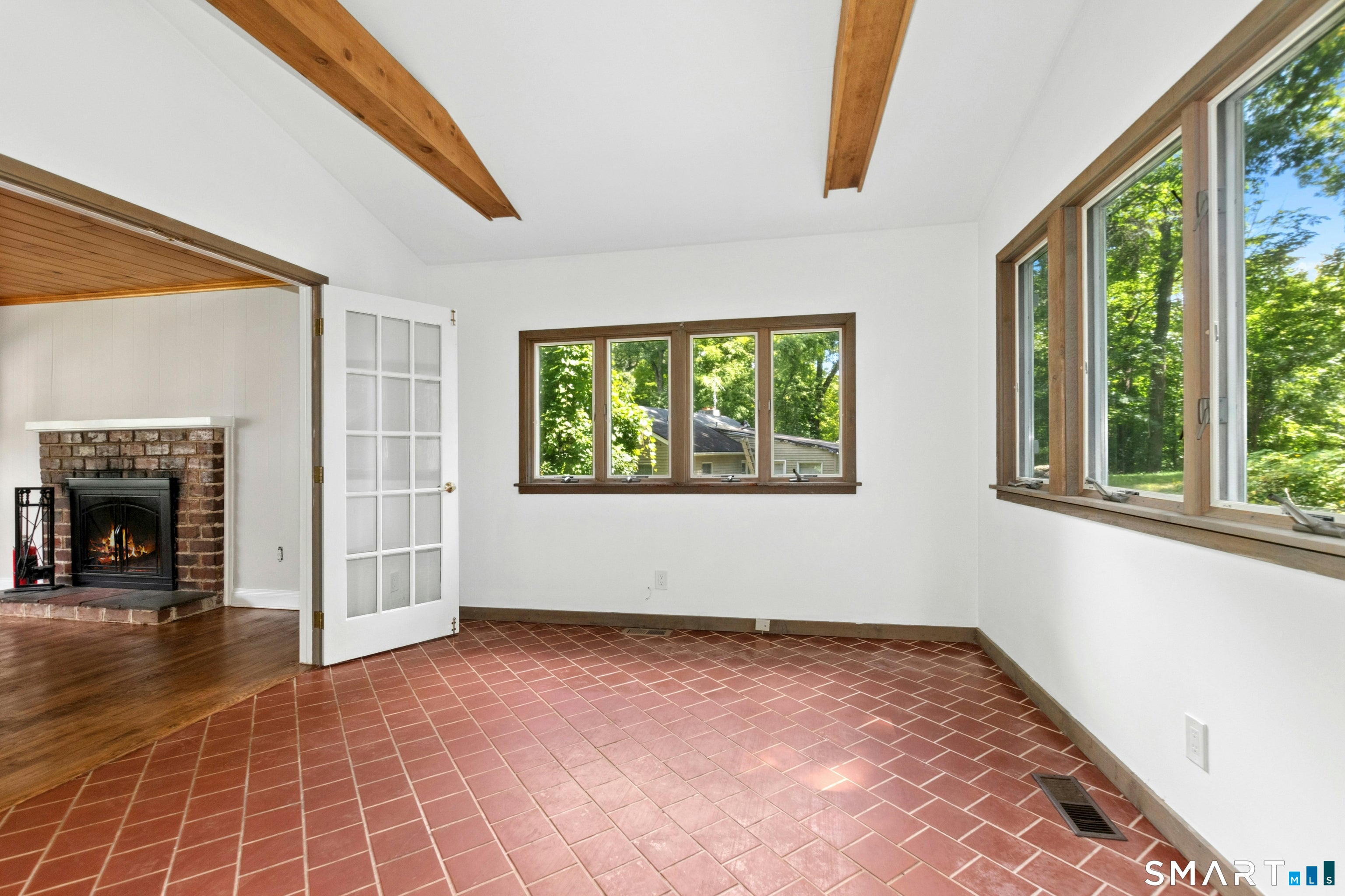 27 Woodland Way