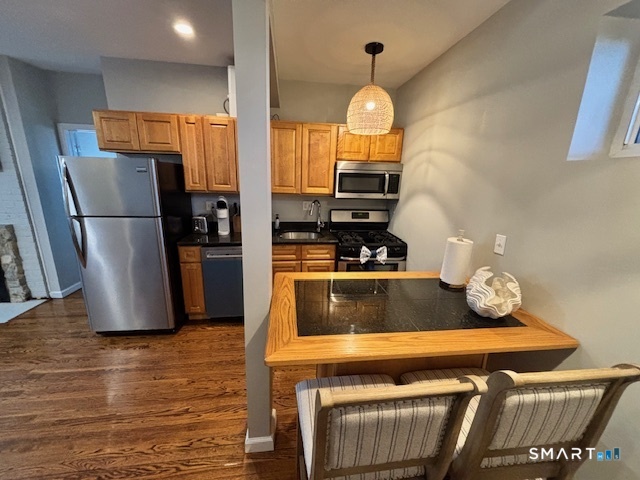 New Haven, Connecticut 06512, United States, 2 Bedrooms Bedrooms, ,1 BathroomBathrooms,Residential,Active,256330