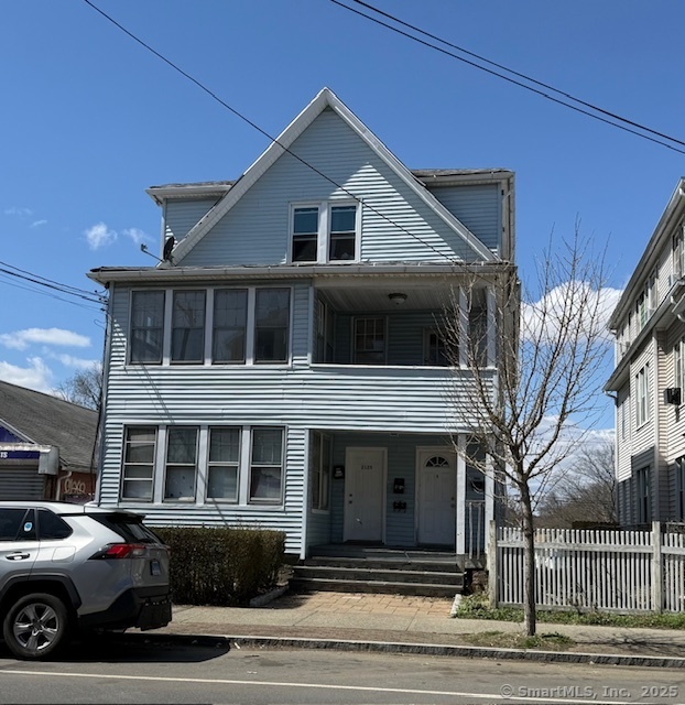 Rental Property at E Main Street 2127, Bridgeport, Connecticut - Bedrooms: 3 
Bathrooms: 1 
Rooms: 15  - $2,000 MO.