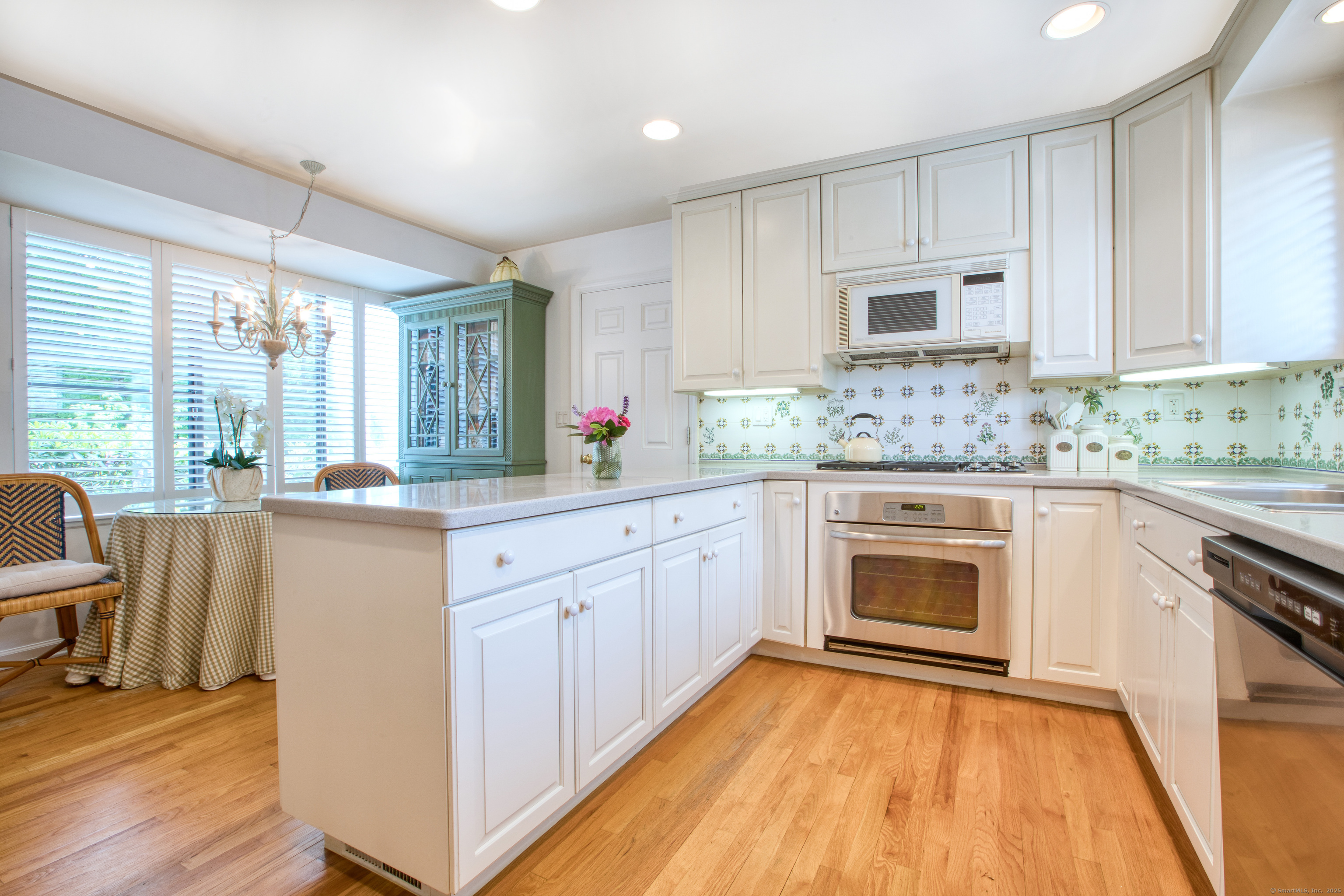 510 W Lyon Farm Drive #510, Greenwich, Connecticut image 6