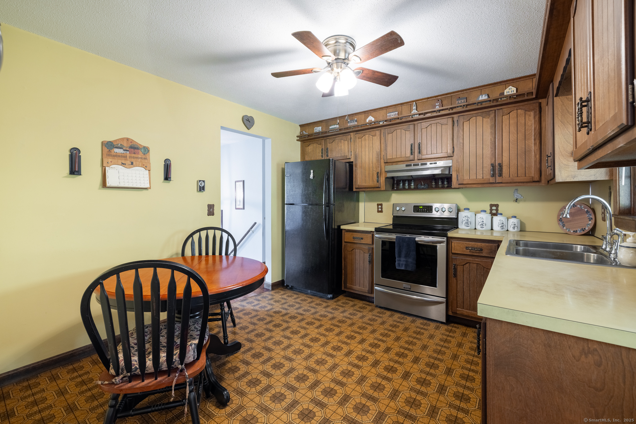 28 Caribou Way, Montville, Connecticut image 6