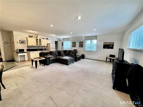 Apartment For Rent - 1865 Elm Street<br/> Stratford, CT 06615