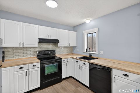 Tiny photo for 124 Lantern Park Drive #3, Naugatuck, CT 06770 (MLS # 24145362)