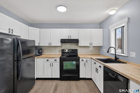 Tiny photo for 124 Lantern Park Drive #3, Naugatuck, CT 06770 (MLS # 24145362)