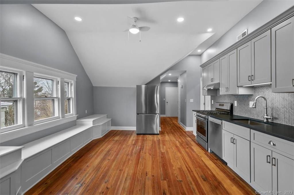 Rental Property at Howard Avenue 3, New Haven, Connecticut - Bedrooms: 2 
Bathrooms: 2 
Rooms: 5  - $3,500 MO.