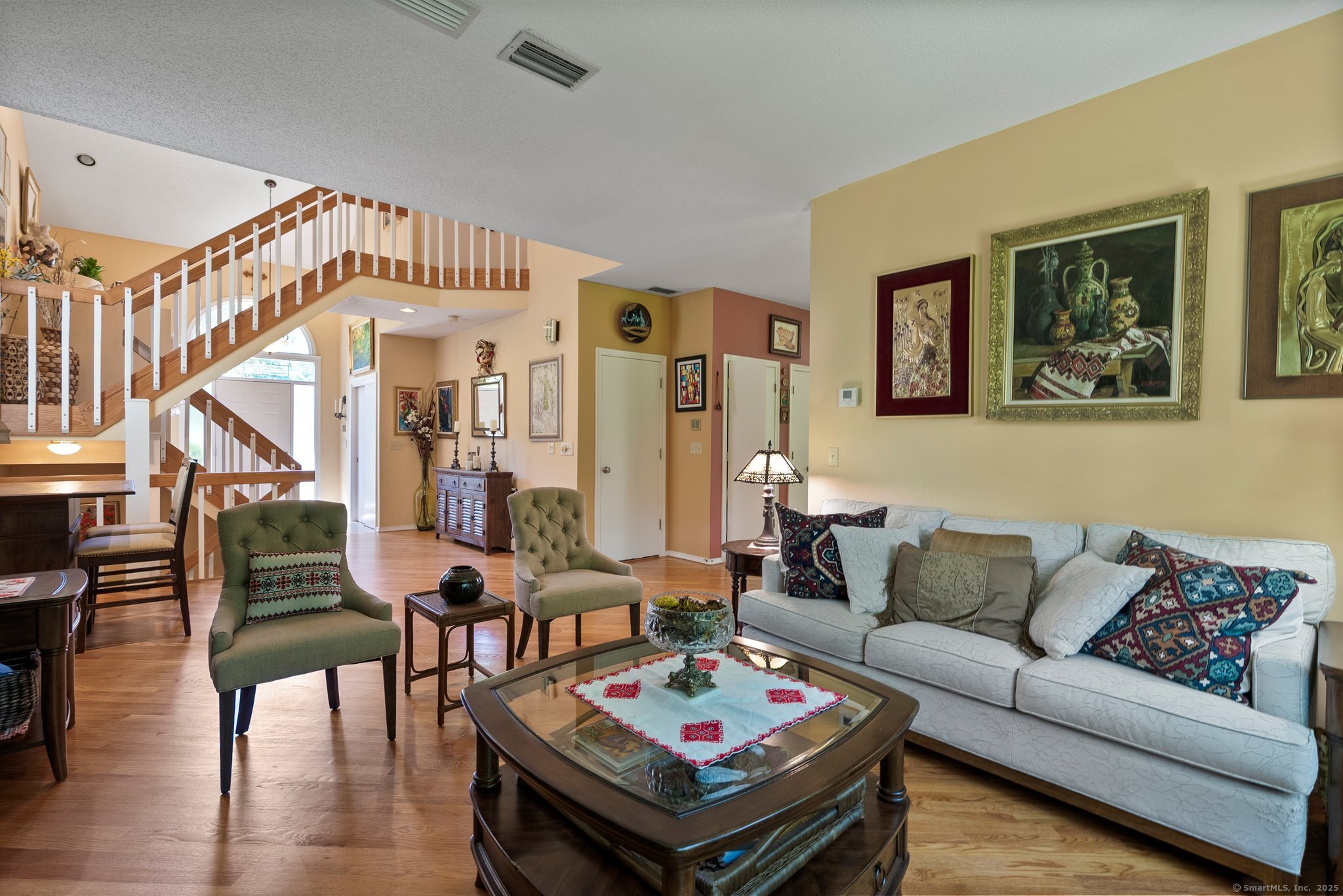 Newington, Connecticut 06111, United States, 2 Bedrooms Bedrooms, ,3 BathroomsBathrooms,Residential,Pending,160210